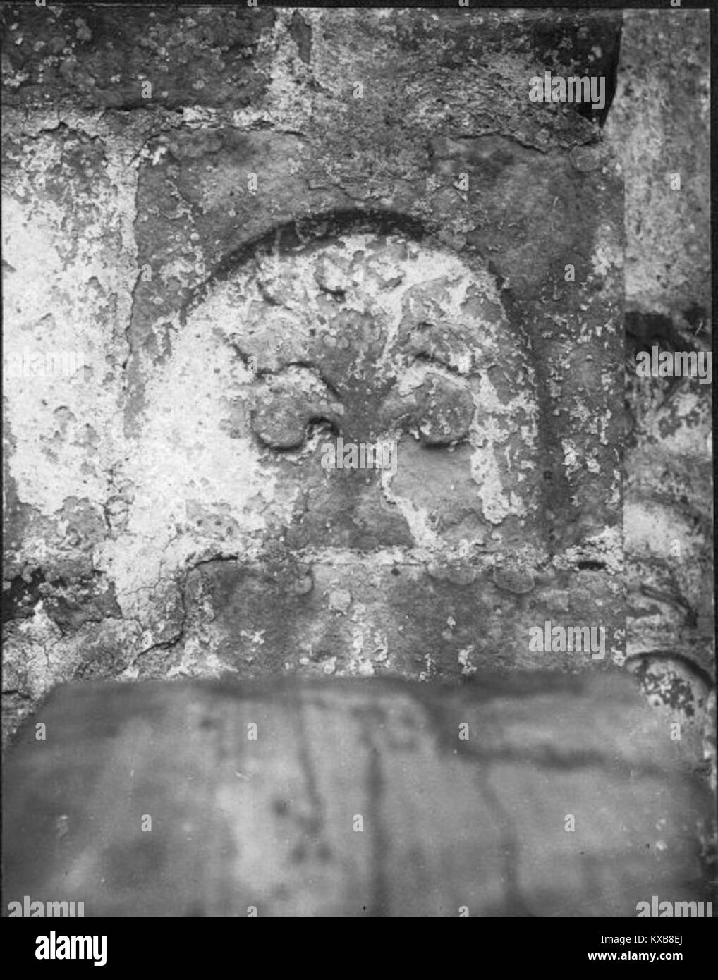 La chiesa di Grötlingbo, situata sull'isola di Gotland, in Svezia, è una chiesa medievale con un ricco sfondo storico e notevoli caratteristiche architettoniche. Foto Stock