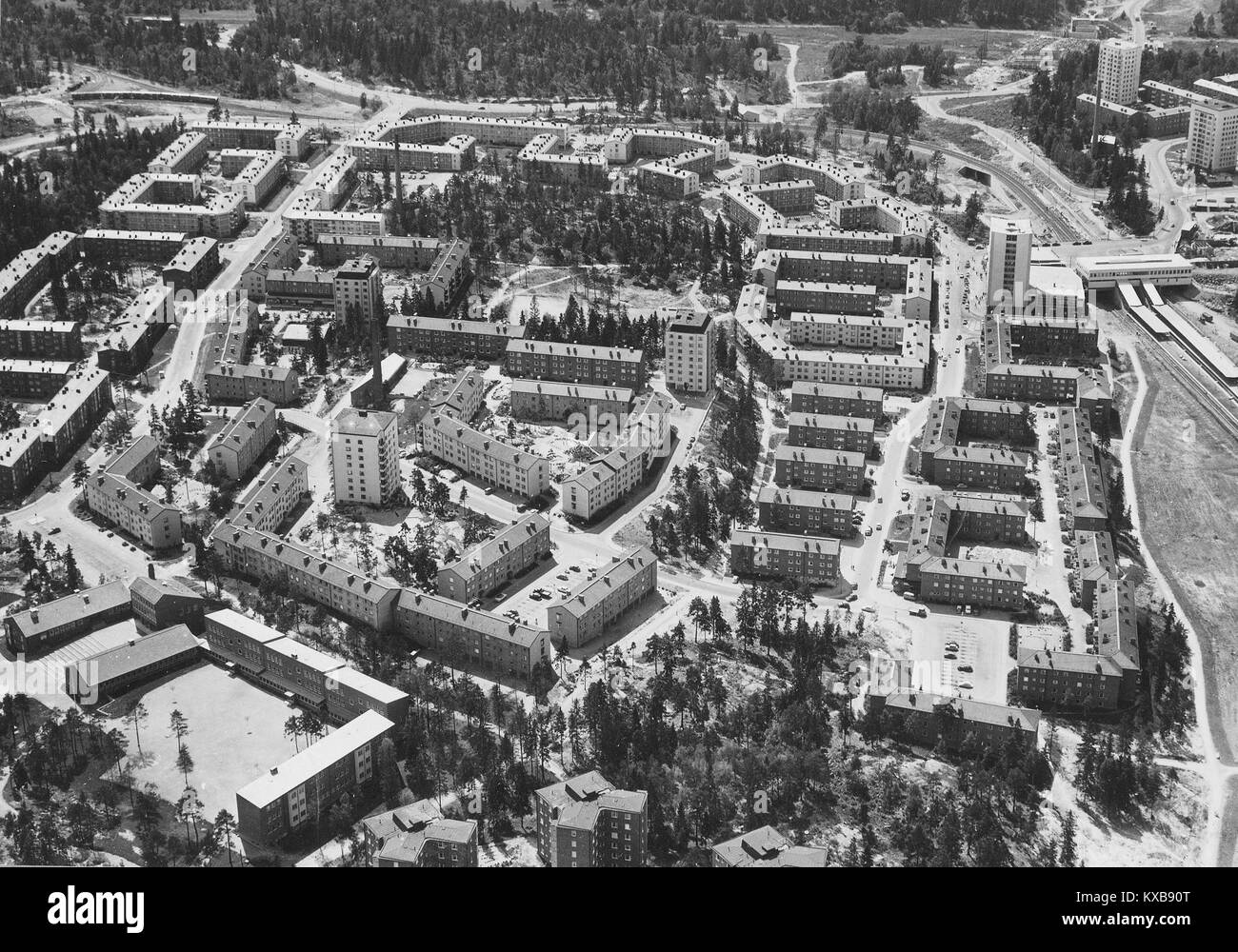 Questa immagine raffigura un fonte battesimale presso la chiesa di Grötlingbo, realizzata dal Maestro Sigraf intorno al 1200. Il fonte è rinomato per i suoi dettagliati rilievi raffiguranti scene della vita di Cristo, tra cui la sua nascita e il battesimo di San Giovanni. Foto Stock