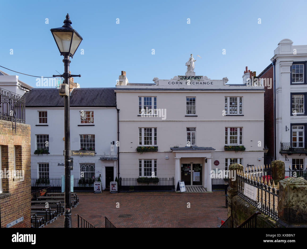 TUNBRIDGE WELLS, KENT/UK - Gennaio 5 : Corn Exchange Building in The Pantiles Shopping Center Royal Tunbridge Wells il 5 gennaio 2018 Foto Stock