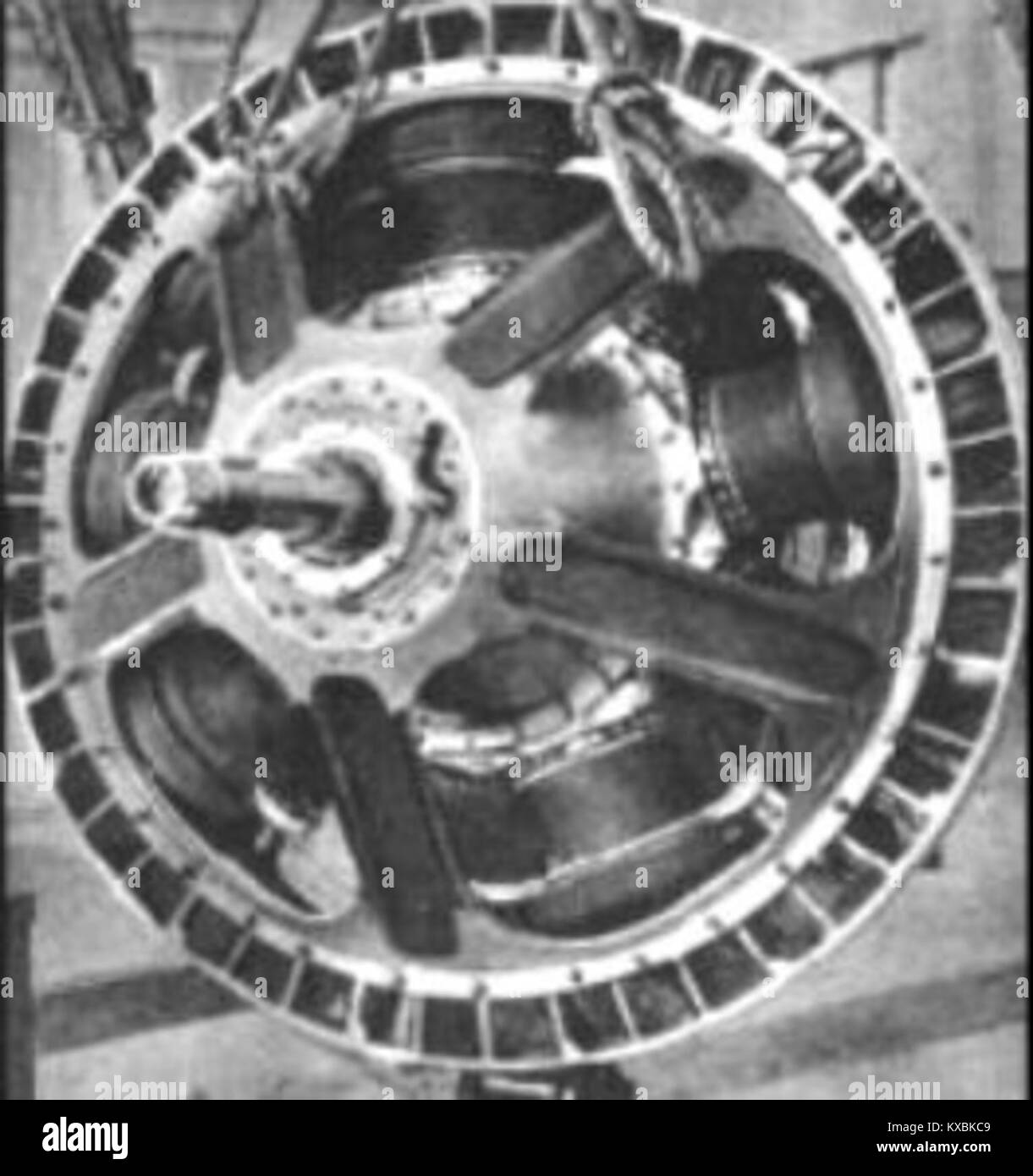 Immagine del motore radiale di tipo Sklenár, un design ingegneristico ungherese con cilindri multipli disposti intorno a un basamento centrale, che illustra la prima tecnologia dei motori aeronautici. Foto Stock