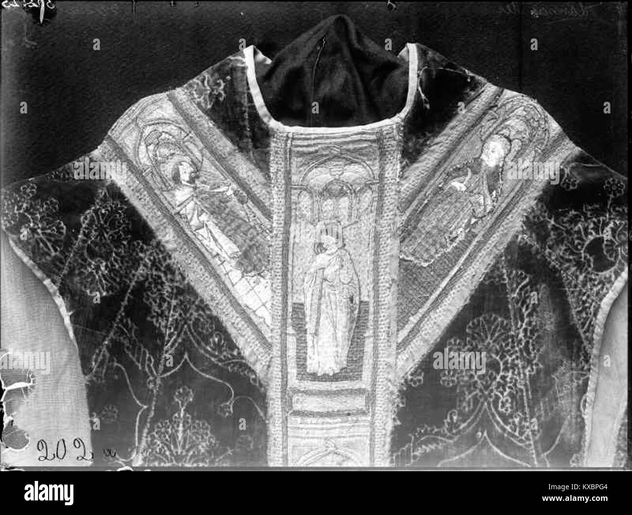 La chiesa di Sköllersta in Svezia si erge come un monumento medievale conservato, che mostra elementi architettonici romanici e gotici che rappresentano la storia religiosa e culturale della regione. Foto Stock