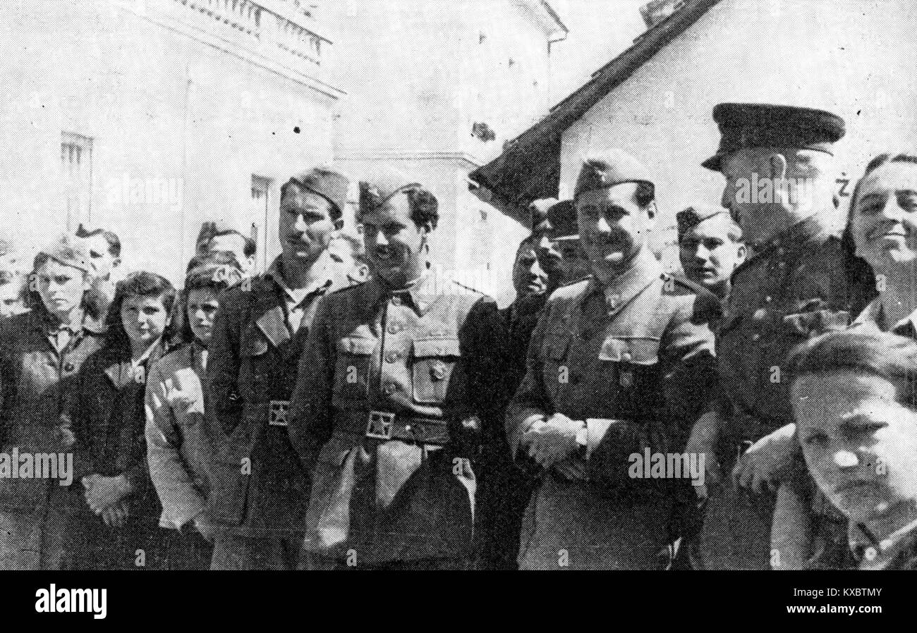 L'accoglienza della 5a Brigata d'oltremare a Črnomelj, in Slovenia, fu un evento significativo durante la seconda guerra mondiale, simboleggiando la solidarietà e il contributo dei combattenti d'oltremare al movimento di resistenza. Foto Stock