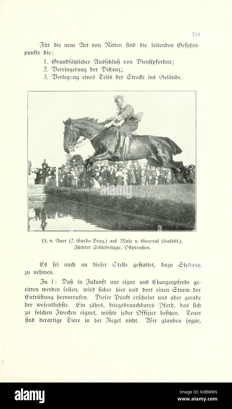 “Springprüfungen und Geländeritte” è un manuale equestre tedesco che descrive le prove primaverili e le giostre di fondo, delineando i formati delle competizioni, le sfide a cavallo e a cavallo e le infrastrutture di recinzioni e terreni utilizzati nell'equitazione sportiva all'inizio del XX secolo. Foto Stock