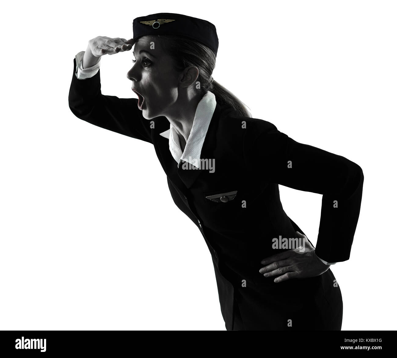 Una hostess caucasica equipaggio di cabina donna che guarda lontano sorpreso isolato su sfondo bianco in silhouette Foto Stock