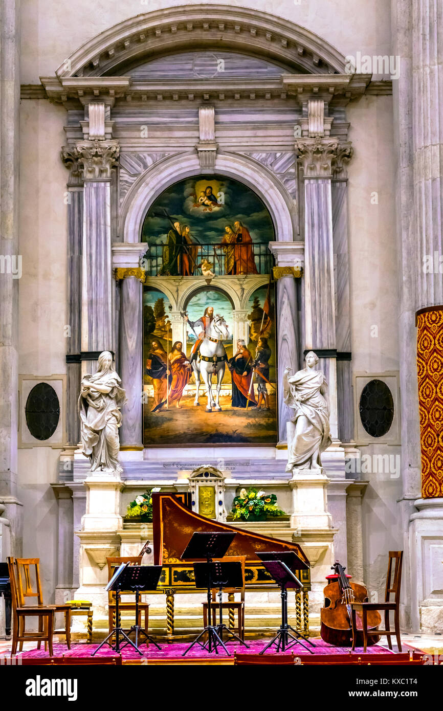 Chiesa di San Vidal pala d altare Basilica a Venezia. Ora una sala da concerto. San Vidal dipinto di Vittore Carpaccio nel 1514. Foto Stock