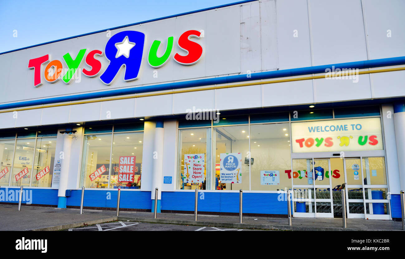 ToysRUs,negozio di giocattoli a metà prezzo vendita sign on UK store, Cribbs Causeway, Bristol Foto Stock