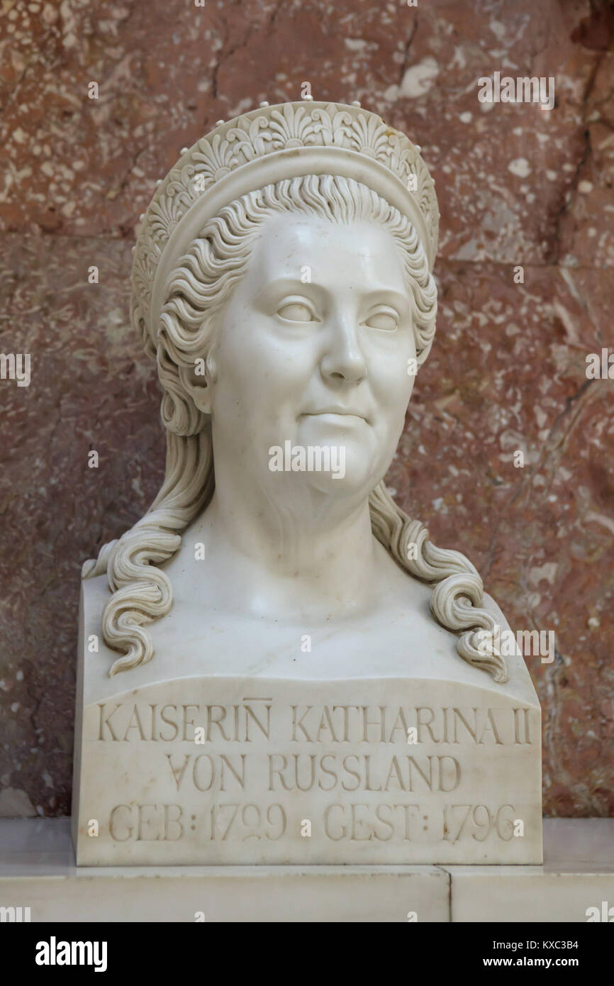 L'imperatrice Caterina la Grande di Russia. Busto in marmo da scultore tedesco August Julius Wredow (1830) sul display nella hall of fame nel Walhalla Memorial vicino a Regensburg in Baviera, Germania. Foto Stock