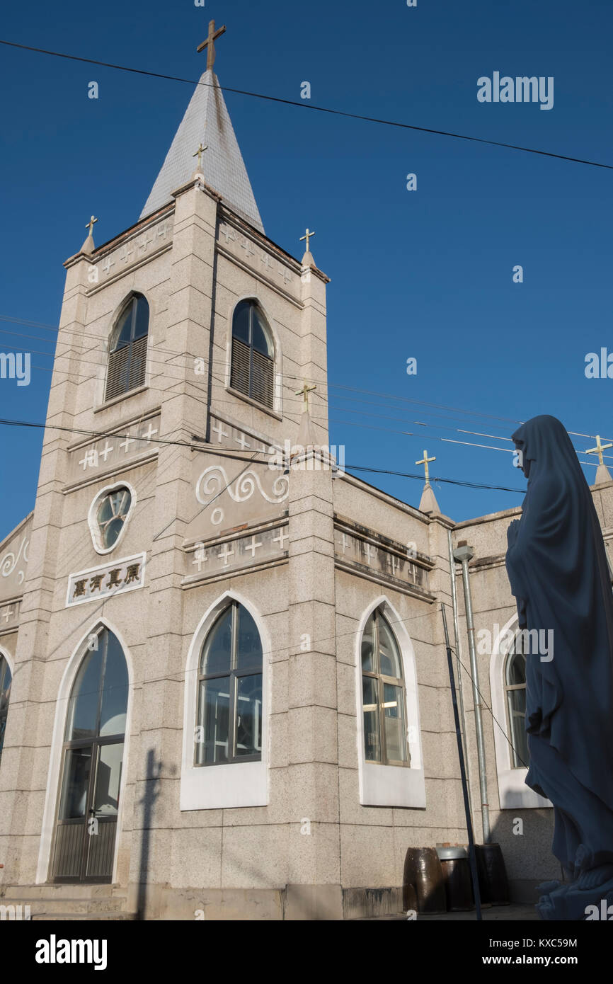 Sacro Cuore di Gesù chiesa nel villaggio di Housangyu, 70 chilometri a ovest del centro di Pechino, una delle più antiche chiese in Cina. 25-Dec-2017 Foto Stock
