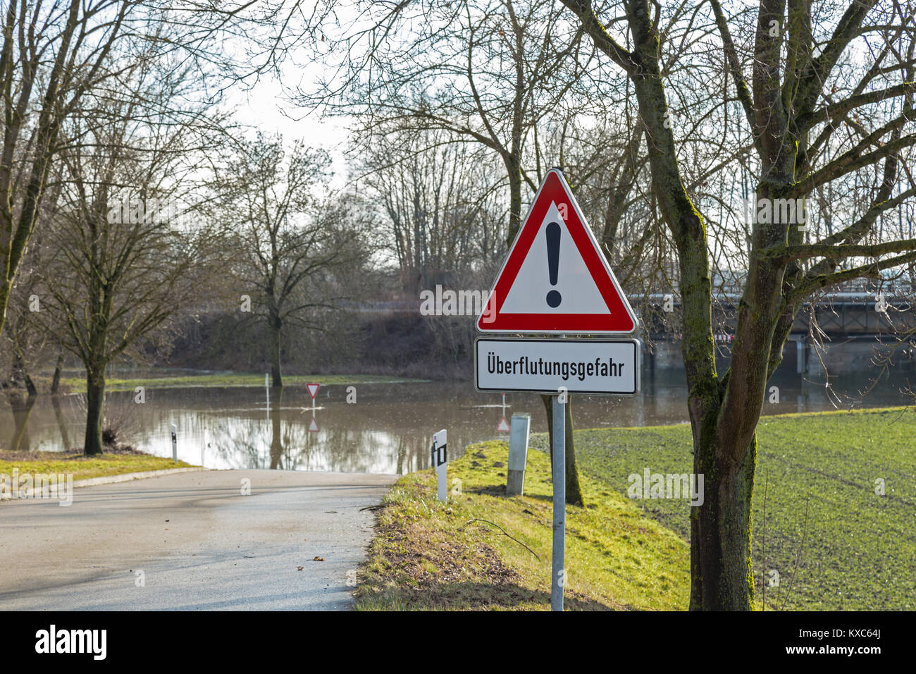 Alta flood, Strada chiusa in Germania Foto Stock