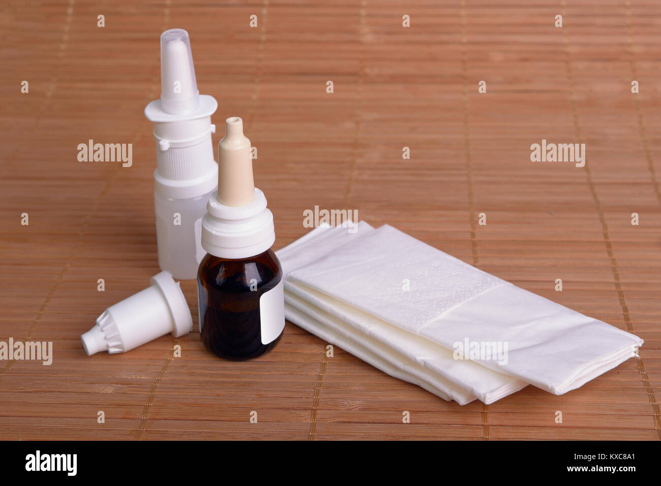 Gocce nasali e tovagliolo di carta stretta fino Foto Stock