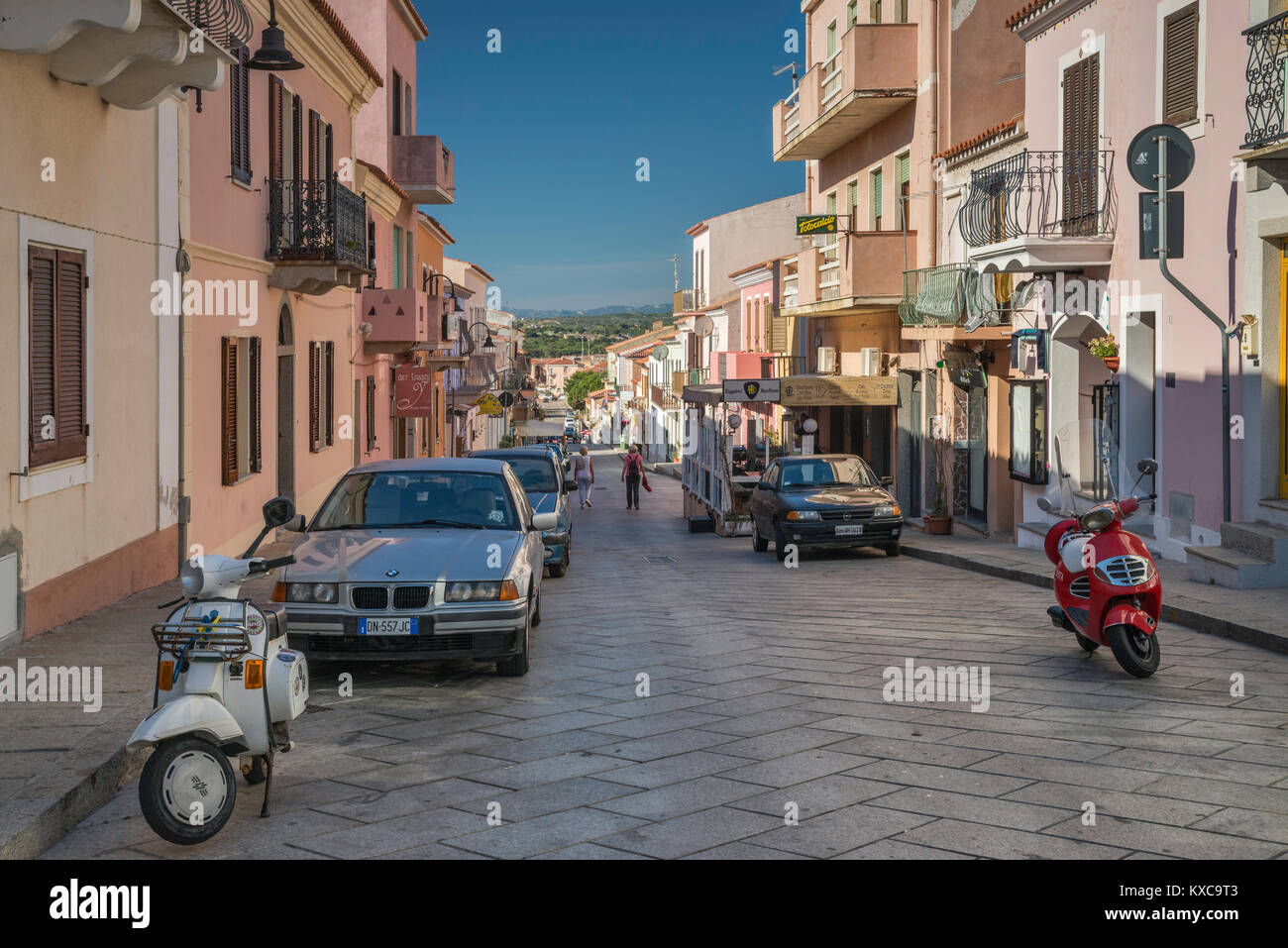 Via Carlo Alberto a Santa Teresa di Gallura, Gallura, provincia di Sassari, Sardegna, Italia Foto Stock