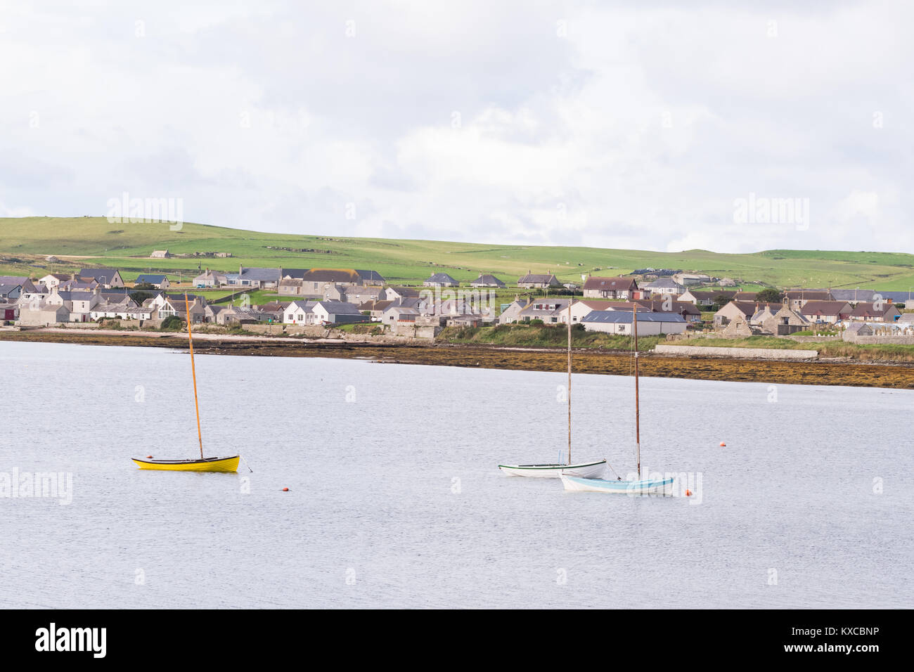 Barche a vela nel porto di Pierowall, Pierowall, Westray, Orkney Islands, Scotland, Regno Unito Foto Stock