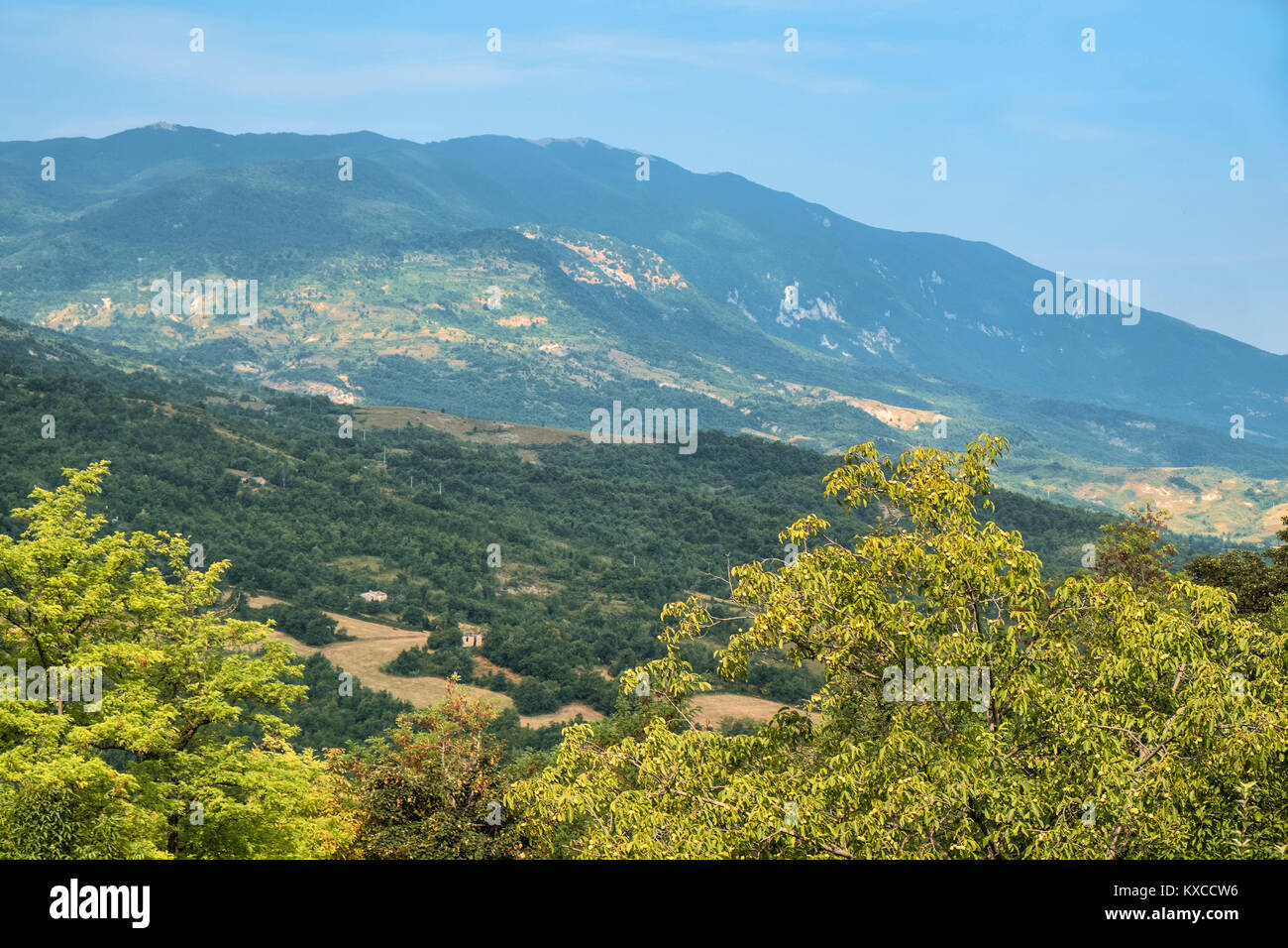Paesaggio di montagna da Caramanico Terme (Pescara, Abruzzo, Italia) in estate Foto Stock