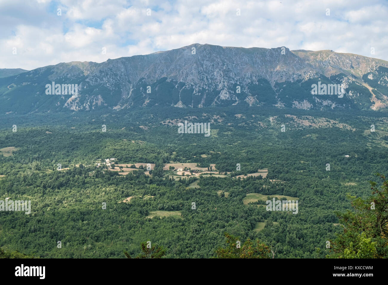 Paesaggio di montagna da Caramanico Terme (Pescara, Abruzzo, Italia) in estate Foto Stock