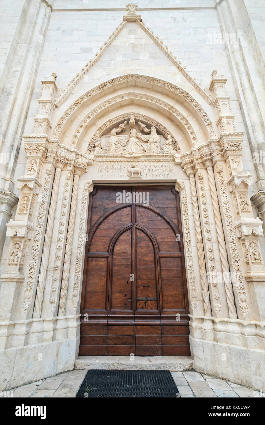 Caramanico Terme (Pescara, Abruzzo, Italia): esterne della storica chiesa di Santa Maria Maggiore Foto Stock