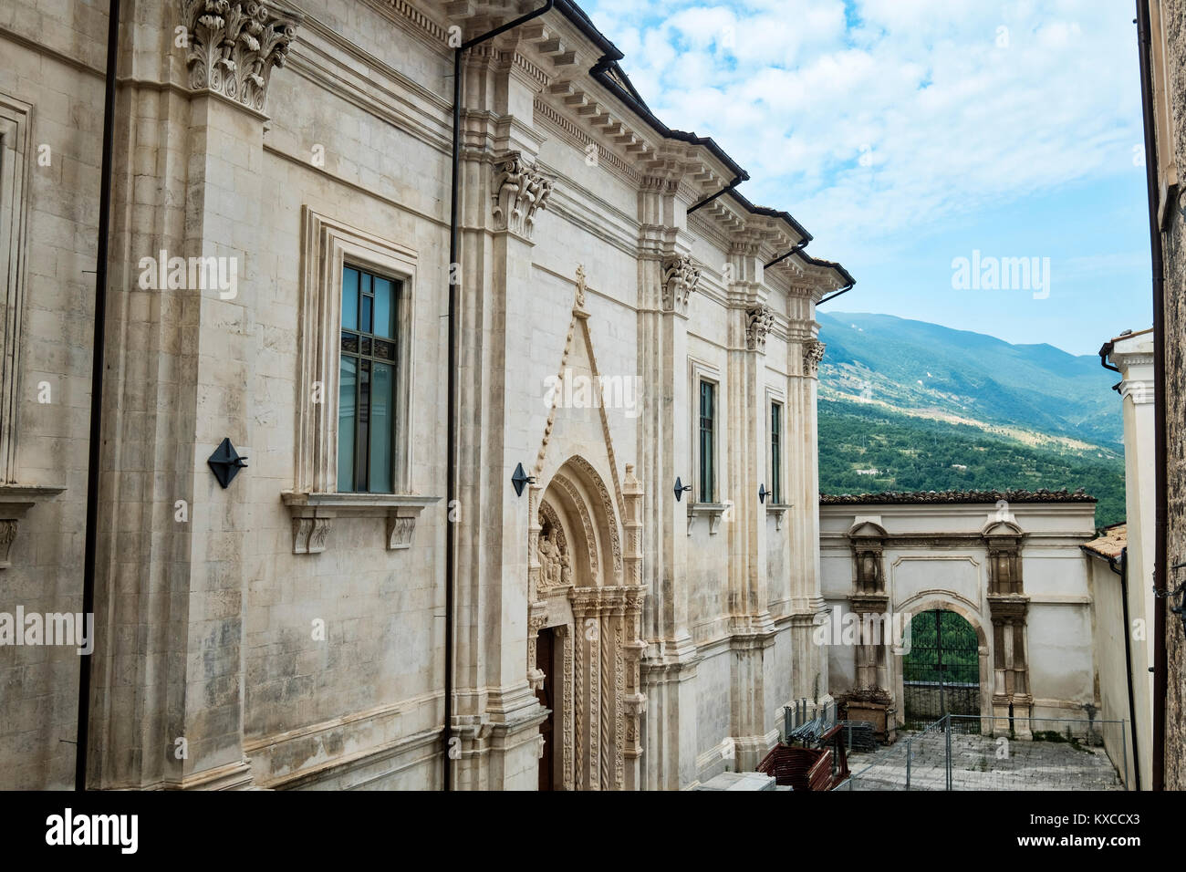 Caramanico Terme (Pescara, Abruzzo, Italia): esterne della storica chiesa di Santa Maria Maggiore Foto Stock