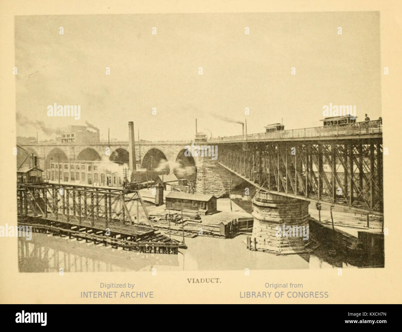 Fotografia del 1889 che mostra un viadotto a Cleveland, Ohio, USA, che illustra l'ingegneria civile americana del XIX secolo e le infrastrutture urbane. Foto Stock