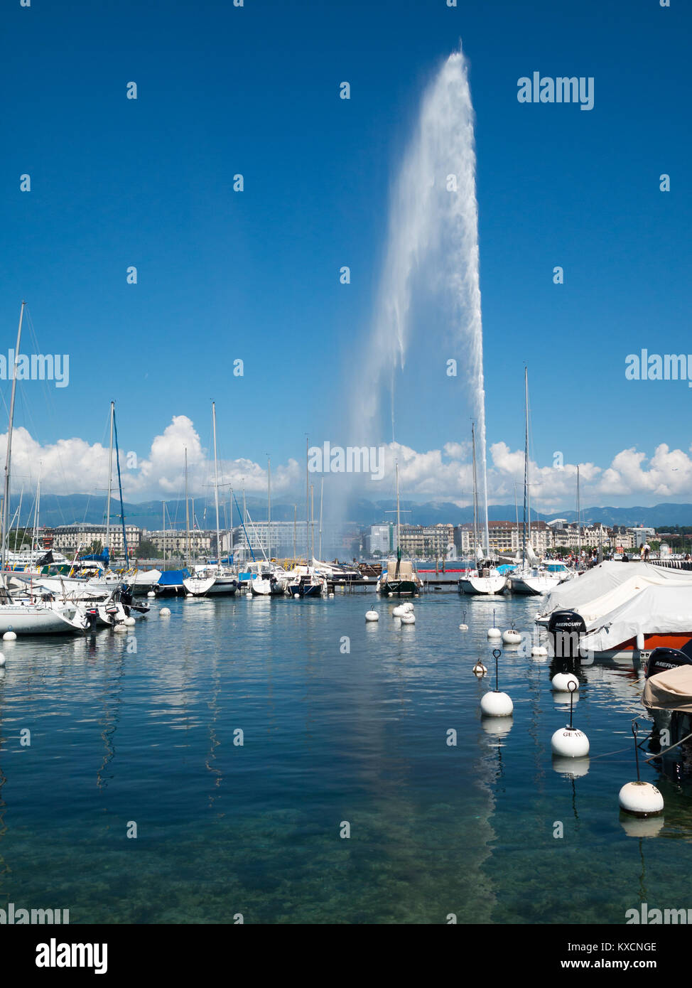 Marina dal lago di Ginevra a getto di acqua Foto Stock