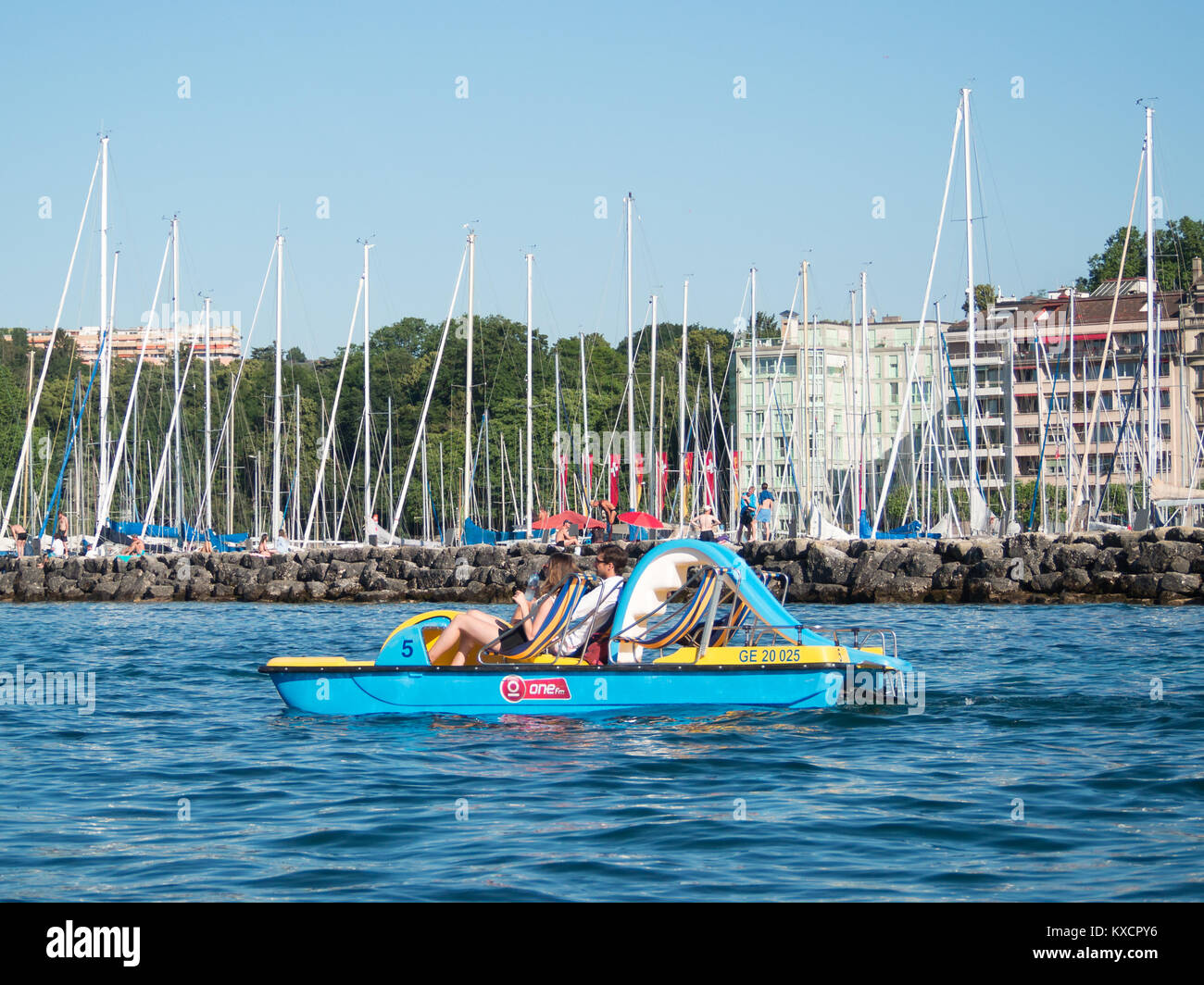 Racchetta in barca sul lago di Ginevra Foto Stock