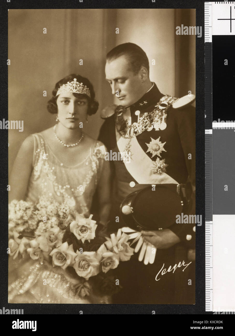 Un ritratto di nozze della principessa ereditaria Märtha e del principe ereditario Olav di Norvegia, raffigurandoli in un abbigliamento formale il giorno del loro matrimonio. Foto Stock