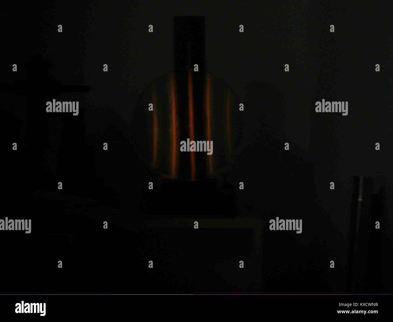 Immagine di archivio che mostra lavori di costruzione o scavo identificati dal codice 250 973 mélyítés, probabilmente correlati a un progetto di approfondimento o fondazione. La fotografia registra l'attività industriale e le operazioni del sito. Foto Stock