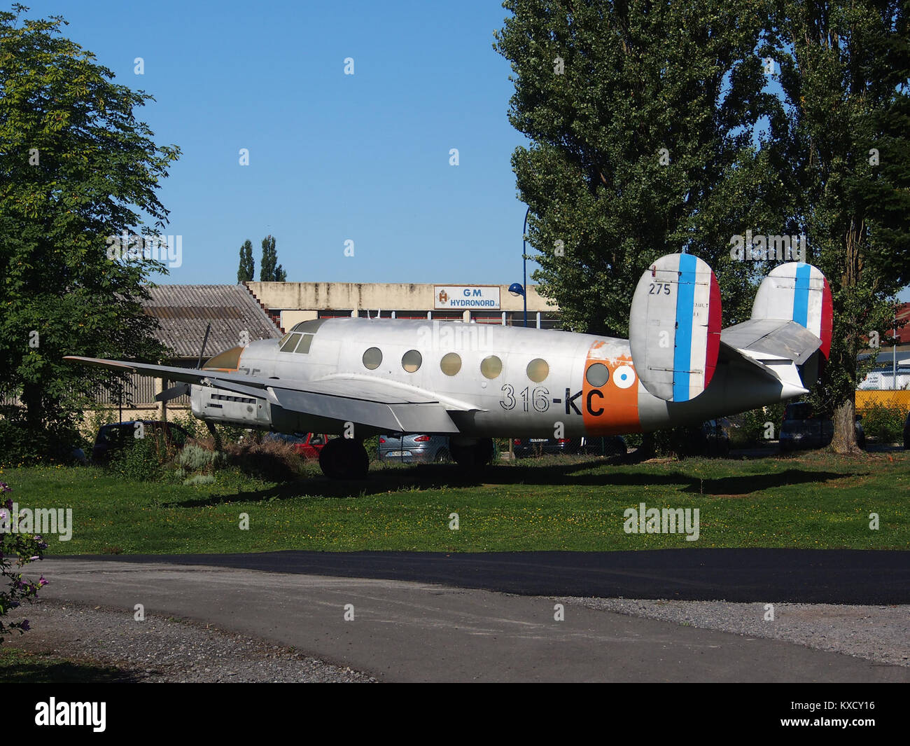 Il Dassault MD.311 Flamant (numero di serie 275) in mostra al Museum of the Epic of Industry and Aeronautics. Questo velivolo, utilizzato dall'aeronautica militare francese, mostra il design e l'ingegneria dell'aviazione della metà del XX secolo. Foto Stock