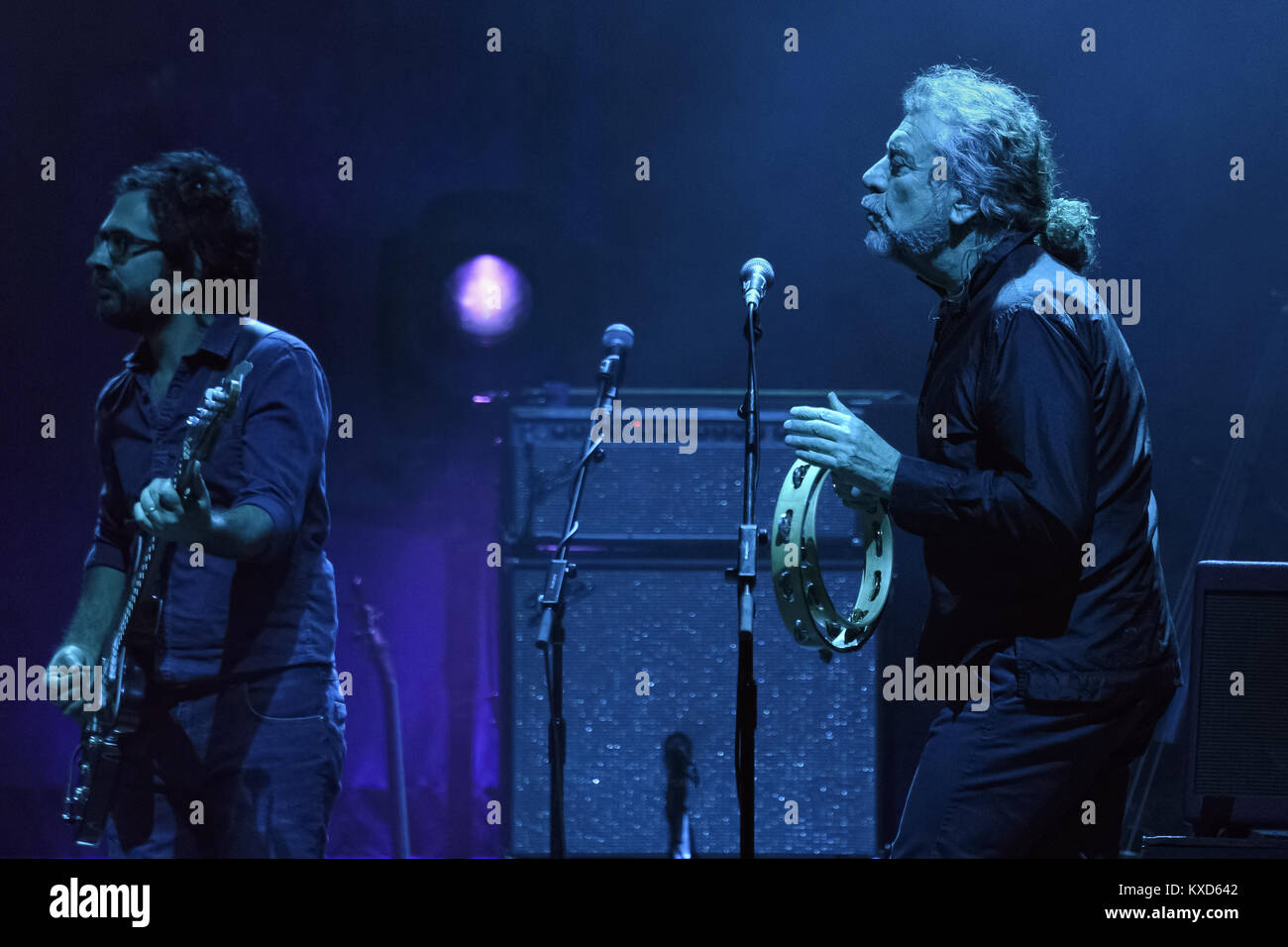 Robert Plant & il sensazionale traslatori di spazio eseguire al Royal Albert Hall dotata di: Robert Plant, Billy Fuller dove: Londra, Regno Unito quando: 08 Dic 2017 Credit: Simon Reed/WENN.com Foto Stock