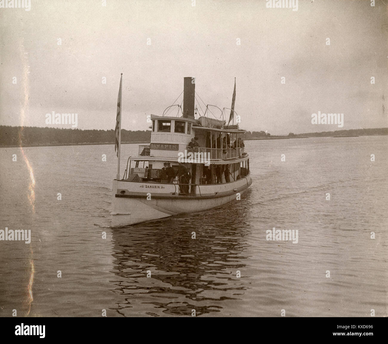 Antique circa 1905 fotografia il piroscafo Damarin avvicinando il wharf a Riggsville (ora Robinhood), Maine in Sagadahoc County, Stati Uniti d'America. Foto Stock