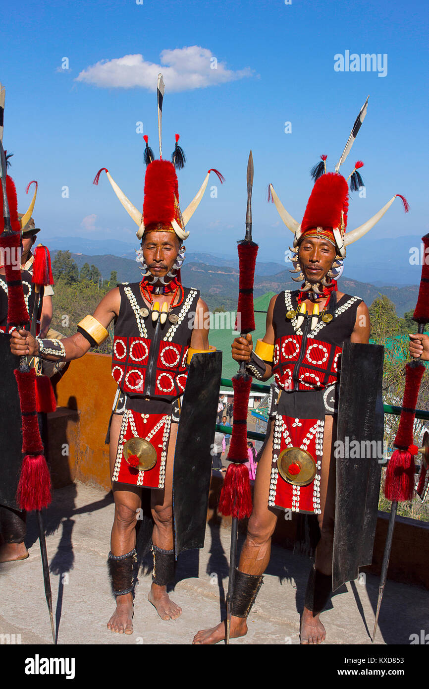 Yimchunger Tribe uomini a Hornbill Festival, Kisama, Nagaland, India Foto Stock