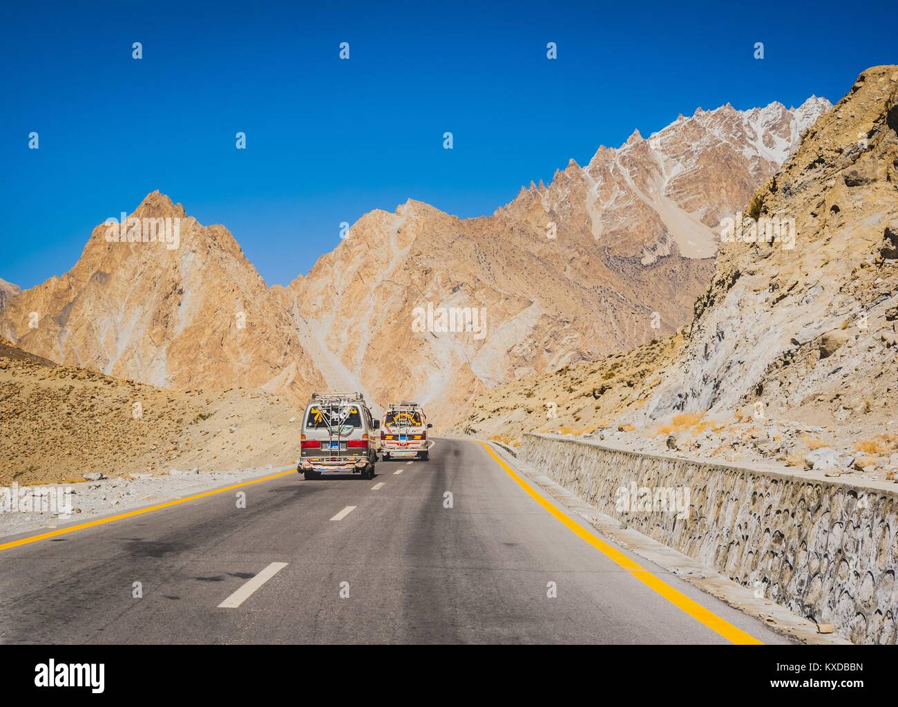Vista della Karakoram Highway e valle, il Karakoram, Pakistan Foto Stock