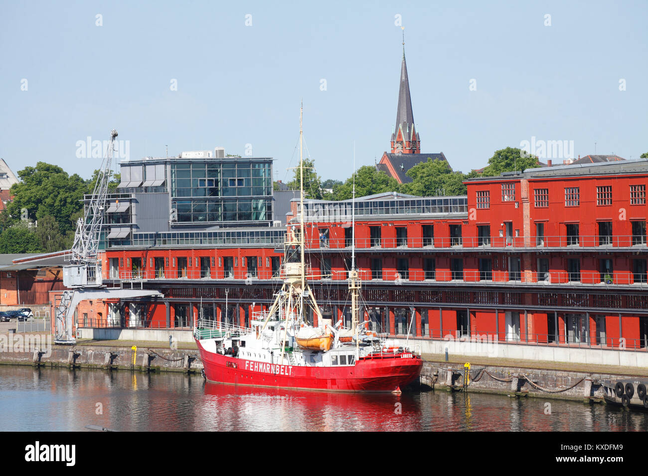 Lightship Fehmarnbelt presso il porto di Hansa con Mediadocks,Lübeck,Schleswig-Holstein, Germania Foto Stock
