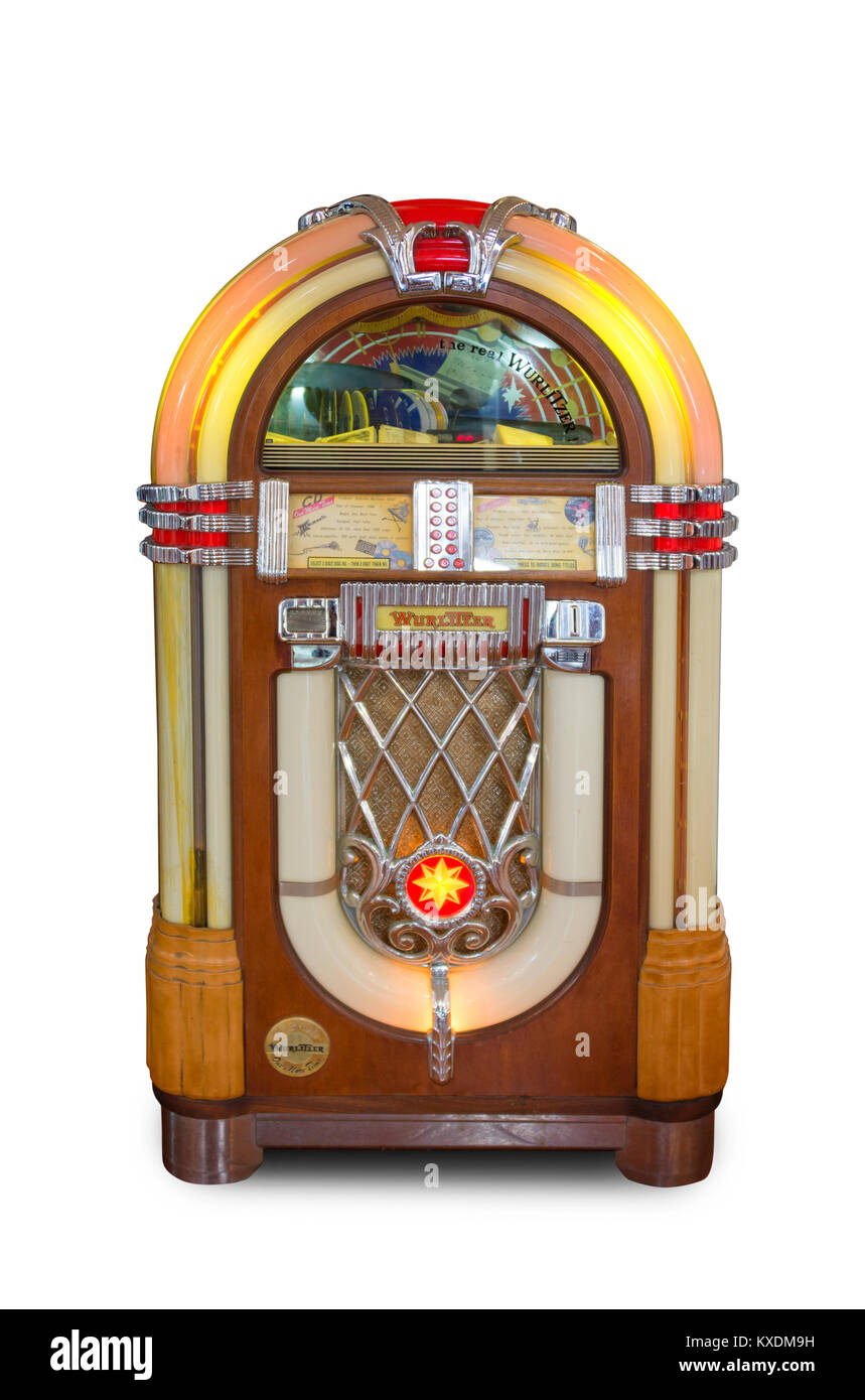 HAVANA , CUBA - AprilL 17: Real Vintage Wurlizer juke box, retro music player isolati su sfondo bianco Foto Stock