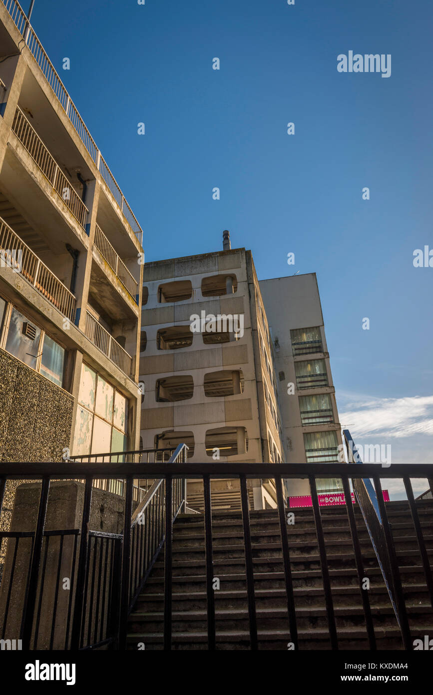 La sublime bellezza del multipiano parcheggi a Worthing Town Center, West Sussex, Regno Unito Foto Stock