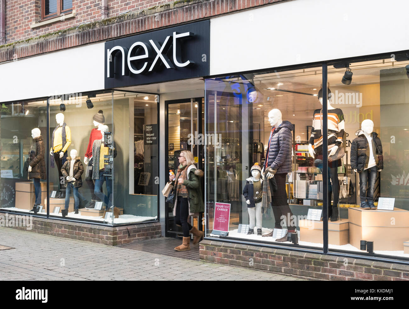 Negozio di prossimo ingresso anteriore a Horsham West Sussex, in Inghilterra, Regno Unito. Negozio di vendita al dettaglio. Foto Stock