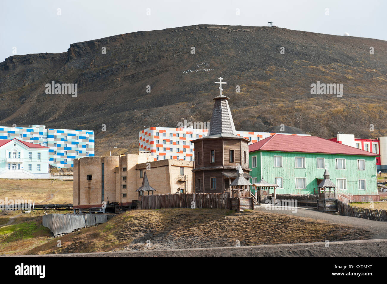 Il cristianesimo della Chiesa Ortodossa Russa, cappella di legno, Russo insediamento minerario Barentsburg, Spitsbergen, Svalbard, Norvegia Foto Stock