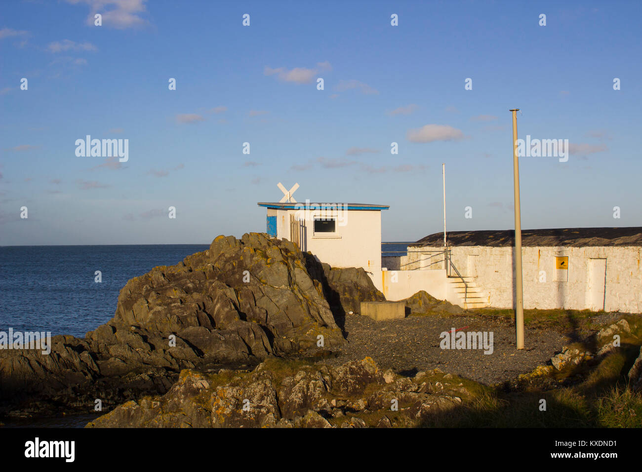 La pietra antica costruita casa-barca usata da Royal Ulster Yacht Club degli Ufficiali di gara per monitorare le gare di club in Bangor County Down Irlanda del Nord Foto Stock