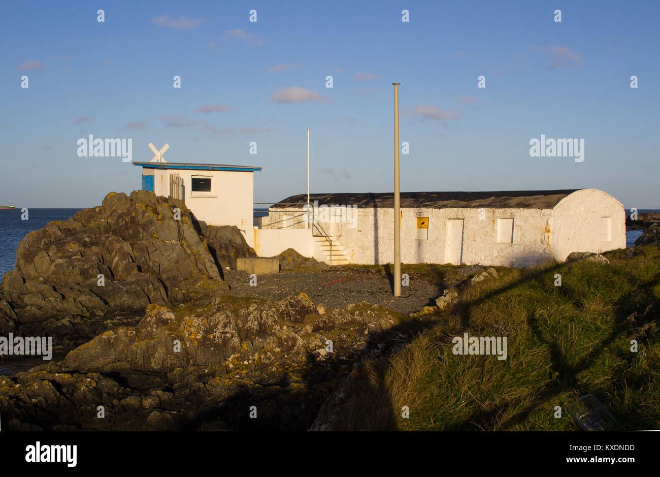 La pietra antica costruita casa-barca usata da Royal Ulster Yacht Club degli Ufficiali di gara per monitorare le gare di club in Bangor County Down Irlanda del Nord Foto Stock