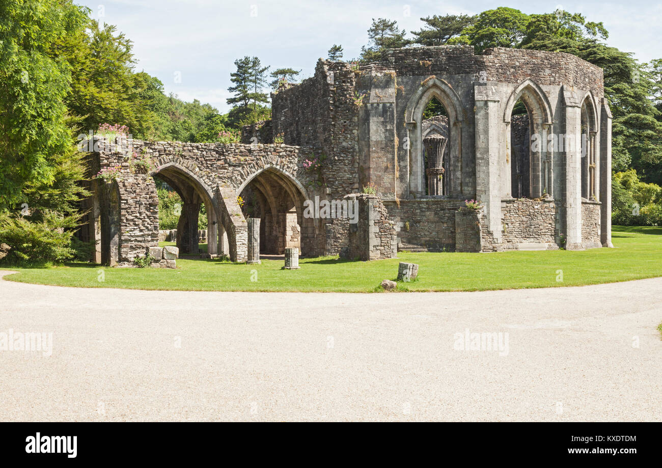 Dodici lati Chapter House, rovine monastiche, Margam Country Park, Margam, Port Talbot, South Wales, Regno Unito Foto Stock