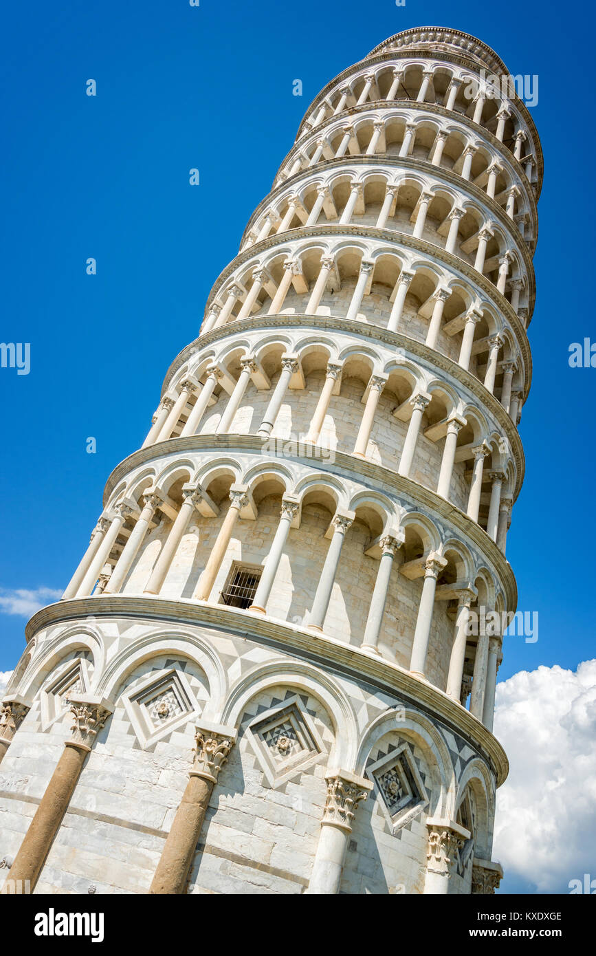 Torre pendente di Pisa aon cielo azzurro sfondo, Toscana, Italia Foto Stock