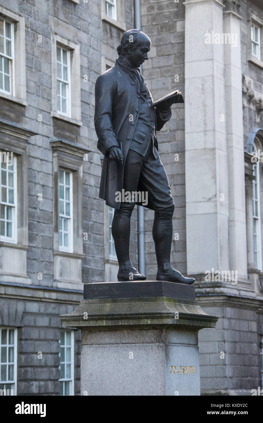 Statua di Oliver Coldsmith, Trinity College Dublin Foto Stock