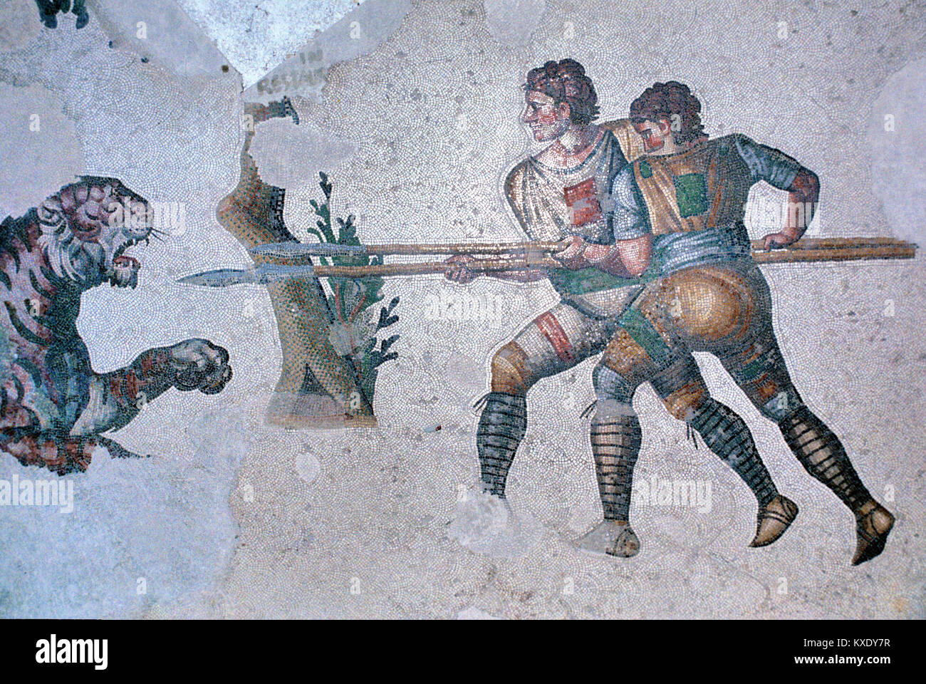 Pavimento bizantino mosaico bizantino di cacciatori con lance a caccia di una tigre, dall'ex bizantina Palazzo Grande c5th, Bisanzio, Istanbul, Turchia Foto Stock