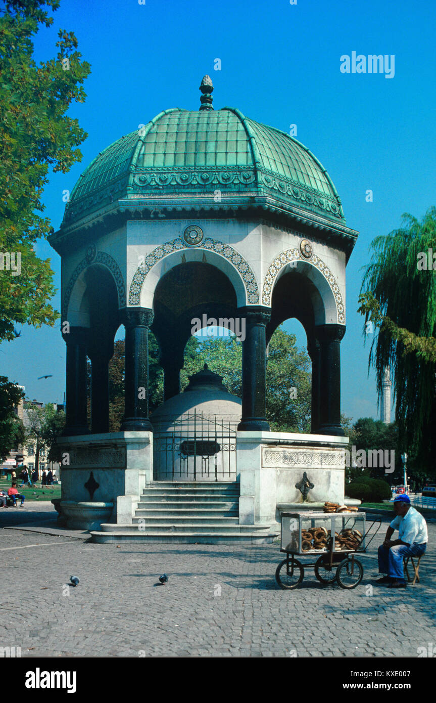 Fontana di tedesco, aka Wilhelm fontana o la fontana di Guglielmo II (1898-1900), un gazebo, chiosco o Pavilion dell'Ippodromo, ora Piazza Sultanahmet, Istanbul, Turchia Foto Stock