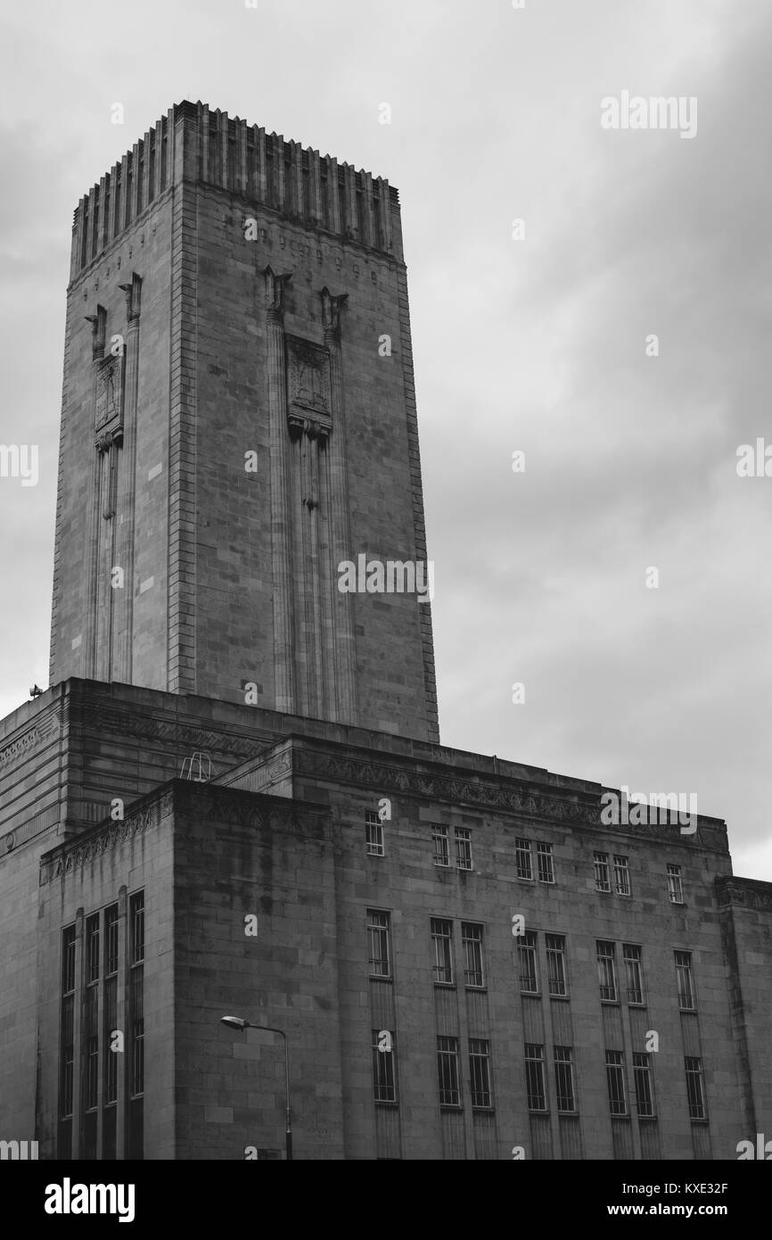 George's Dock ventilazione e la stazione di controllo, Liverpool, in Inghilterra, Regno Unito. Questo edificio Art Deco serve come un albero di ventilazione per il primo Mersey tunnel. Foto Stock