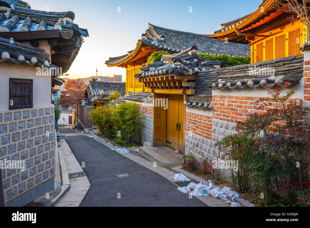 Seoul città skyline con il villaggio di Bukchon Hanok in Corea del Sud. Foto Stock