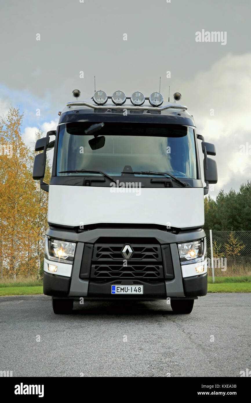 LIETO, Finlandia - 4 ottobre 2014: Renault T480 carrello trattore sul display. Renault Trucks T è aggiudicato il carrello internazionale dell'anno 2015 dall'j Foto Stock
