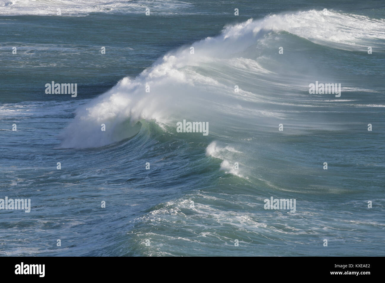 Le onde a Porthcurno Cornovaglia Foto Stock