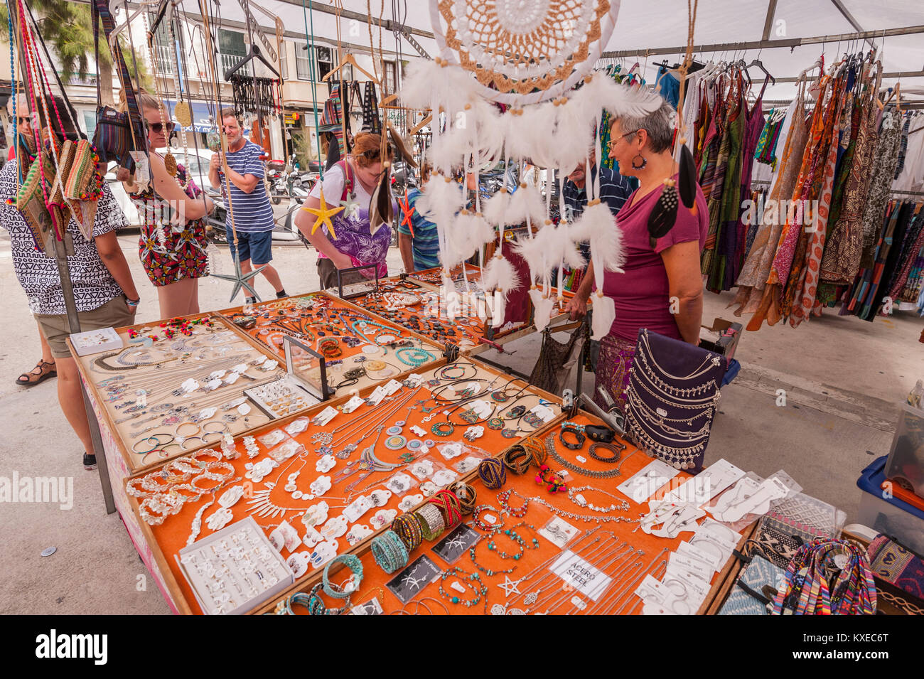 Gioielli in vendita presso la strada del mercato di Mahon , Minorca , Isole  Baleari , Spagna Foto stock - Alamy