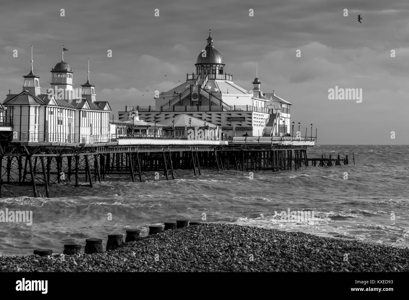 EASTBOURNE, EAST SUSSEX/UK - Gennaio 7 : Vista di Eastbourne Pier in East Sussex il 7 gennaio 2018. Persone non identificate Foto Stock