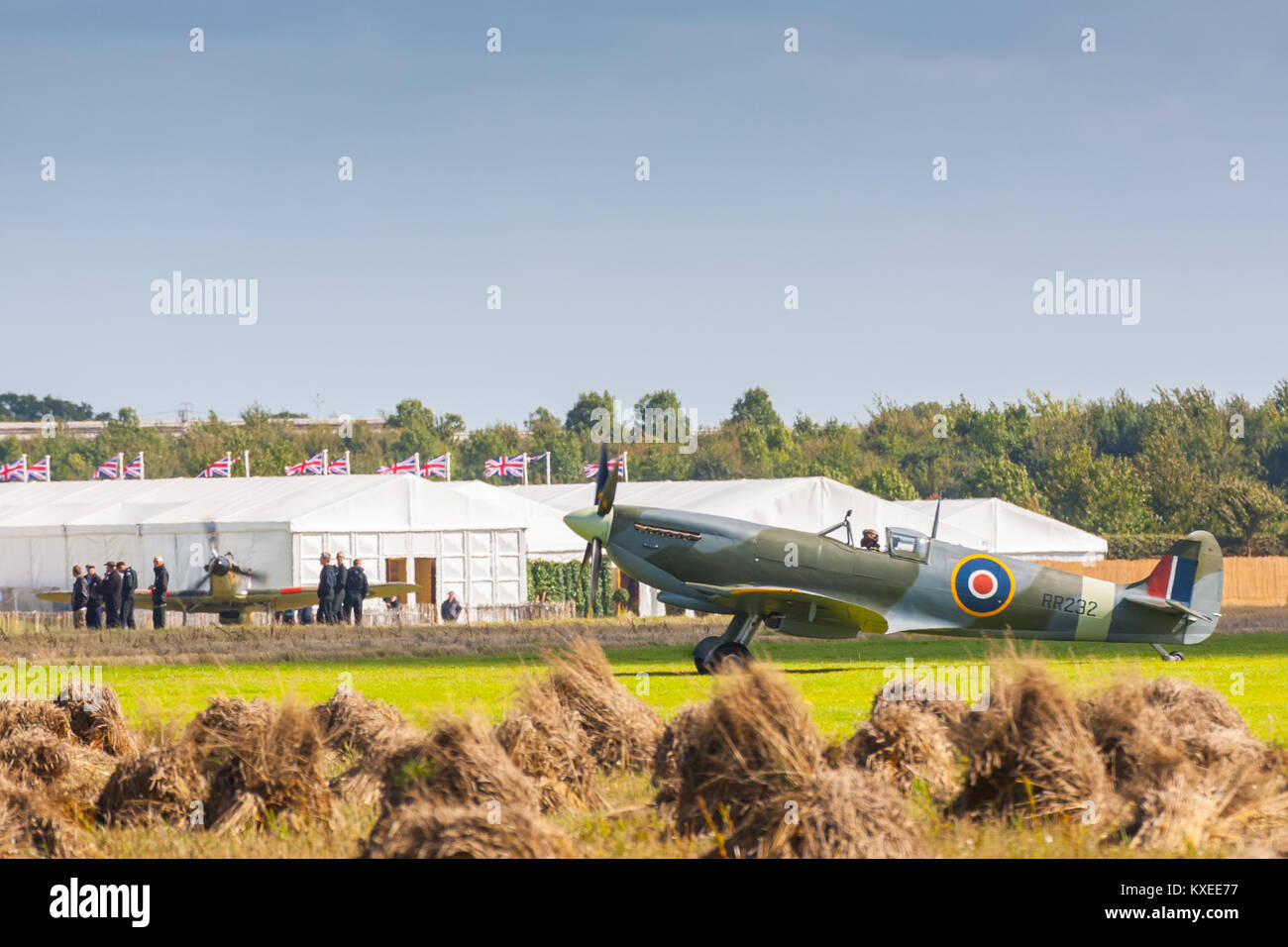 Spitfire in atterraggio a Gooodwood, Battle of Britain settantacinquesimo anniversario a Goodwood (RAF Westhampnett) Foto Stock