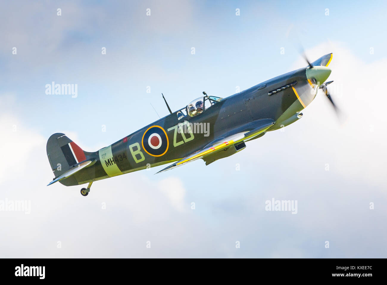 Spitfire LF Mk.IXb. Battaglia di Bretagna settantacinquesimo anniversario a Goodwood (RAF Westhampnett) Foto Stock